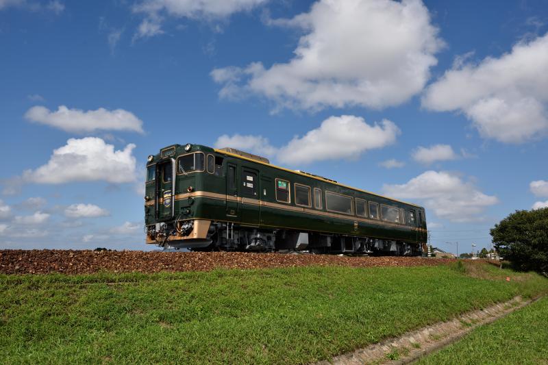 観光列車「ベル・モンターニュ・エ・メール」と北前船のまち　河野の船主集落