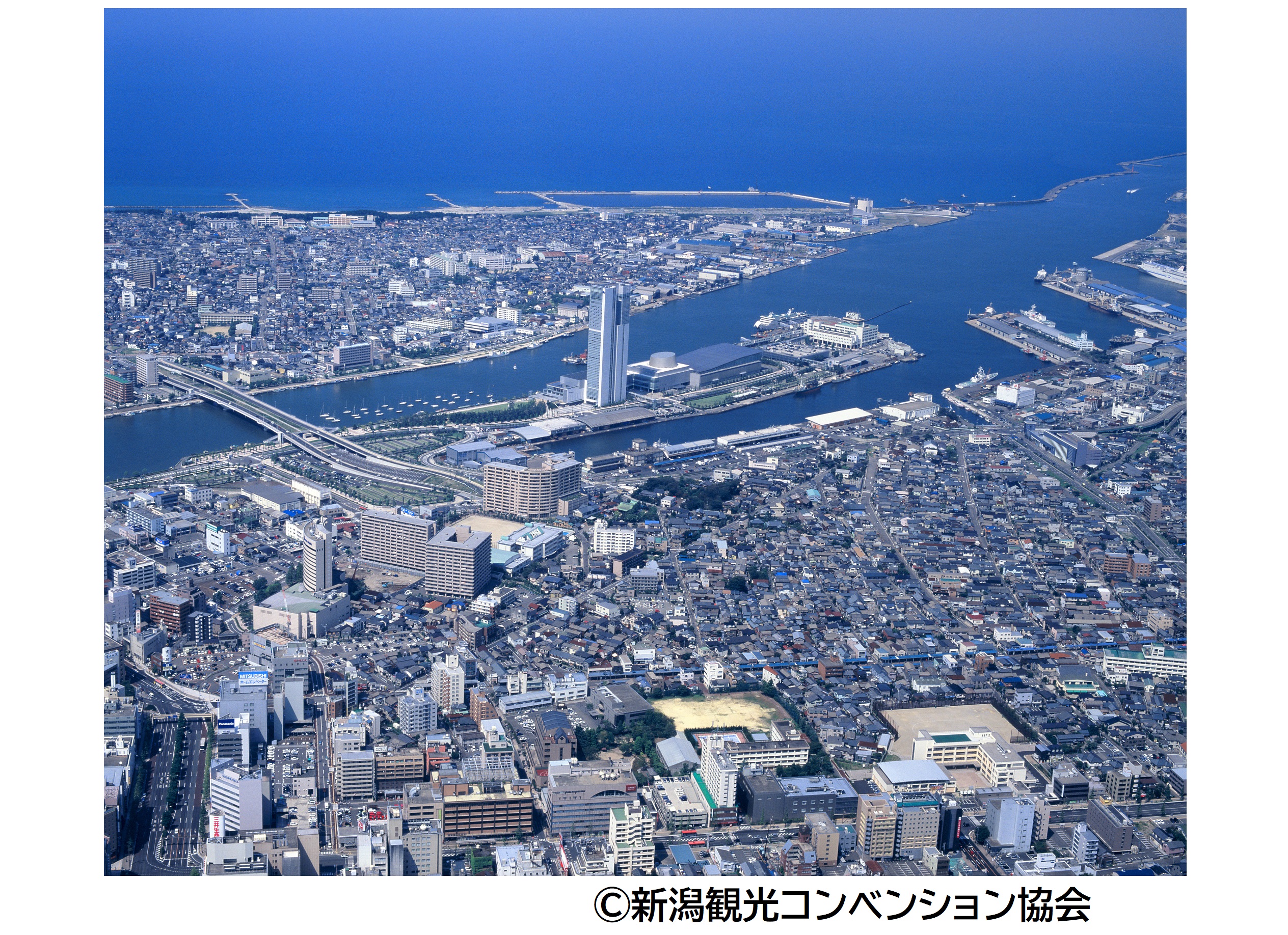 ＜午前の回＞ ※大人1名、子ども1名でお申込限定※ 夏のにいがた遊覧飛行＆空港バックヤードツアー